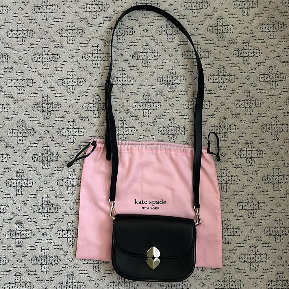 Kate Spade small purse. ♠️♥️ - Picture 3 of 6